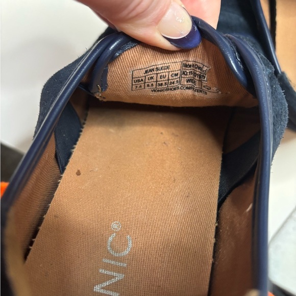 Vionic Cupsole Slip On Sneakers Size 7.5 Blue Suede Walking Shoe Comfort - Picture 5 of 5